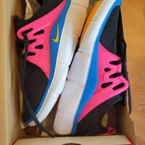 COPY - Nike Acalme in Black/University Gold-- Size